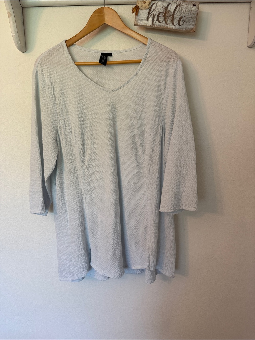 🌻 Light Blue V-Neck Women’s Top - Soft Textured 3/4 Sleeve